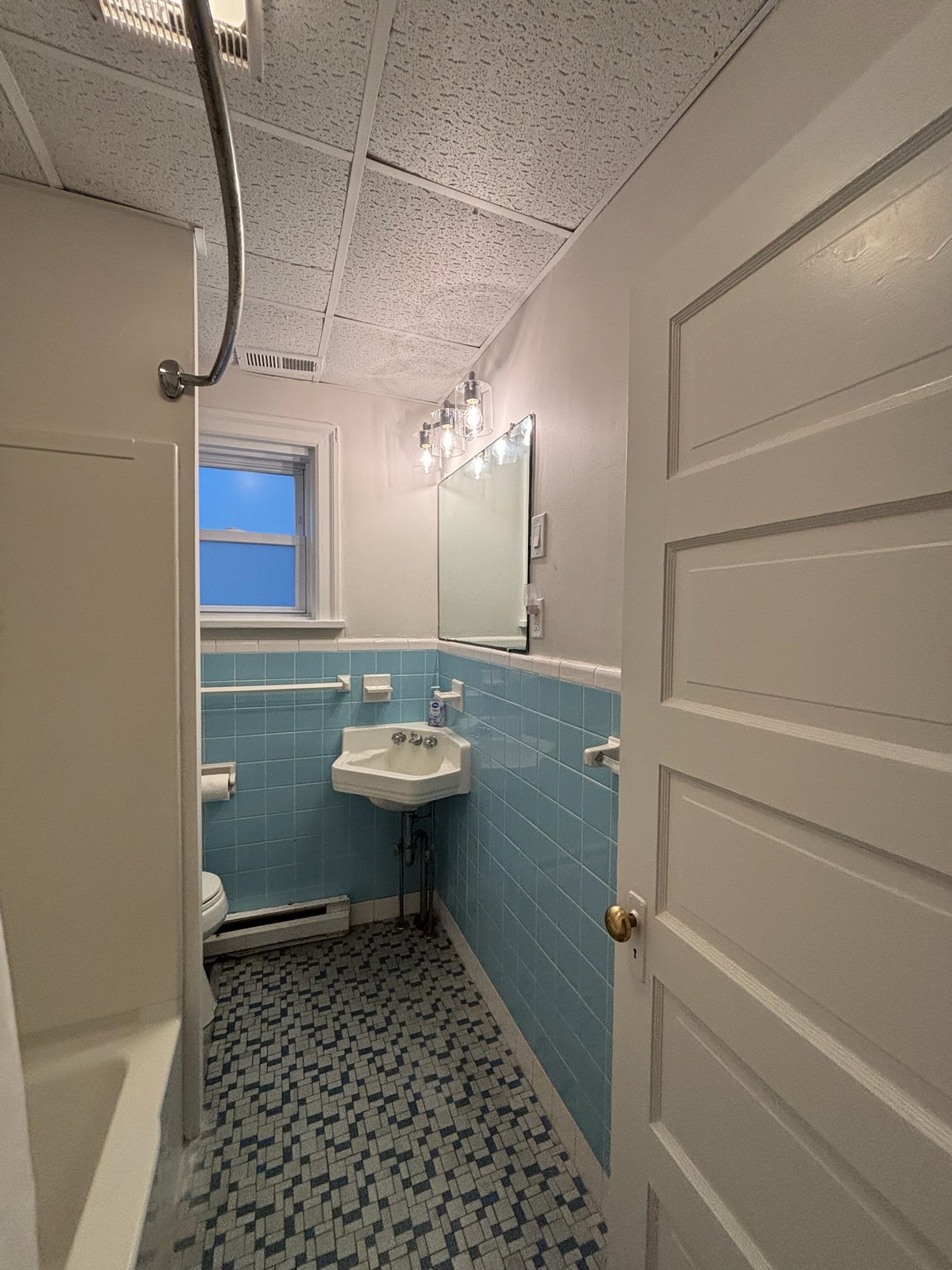 Corinthian Sand, Bathroom