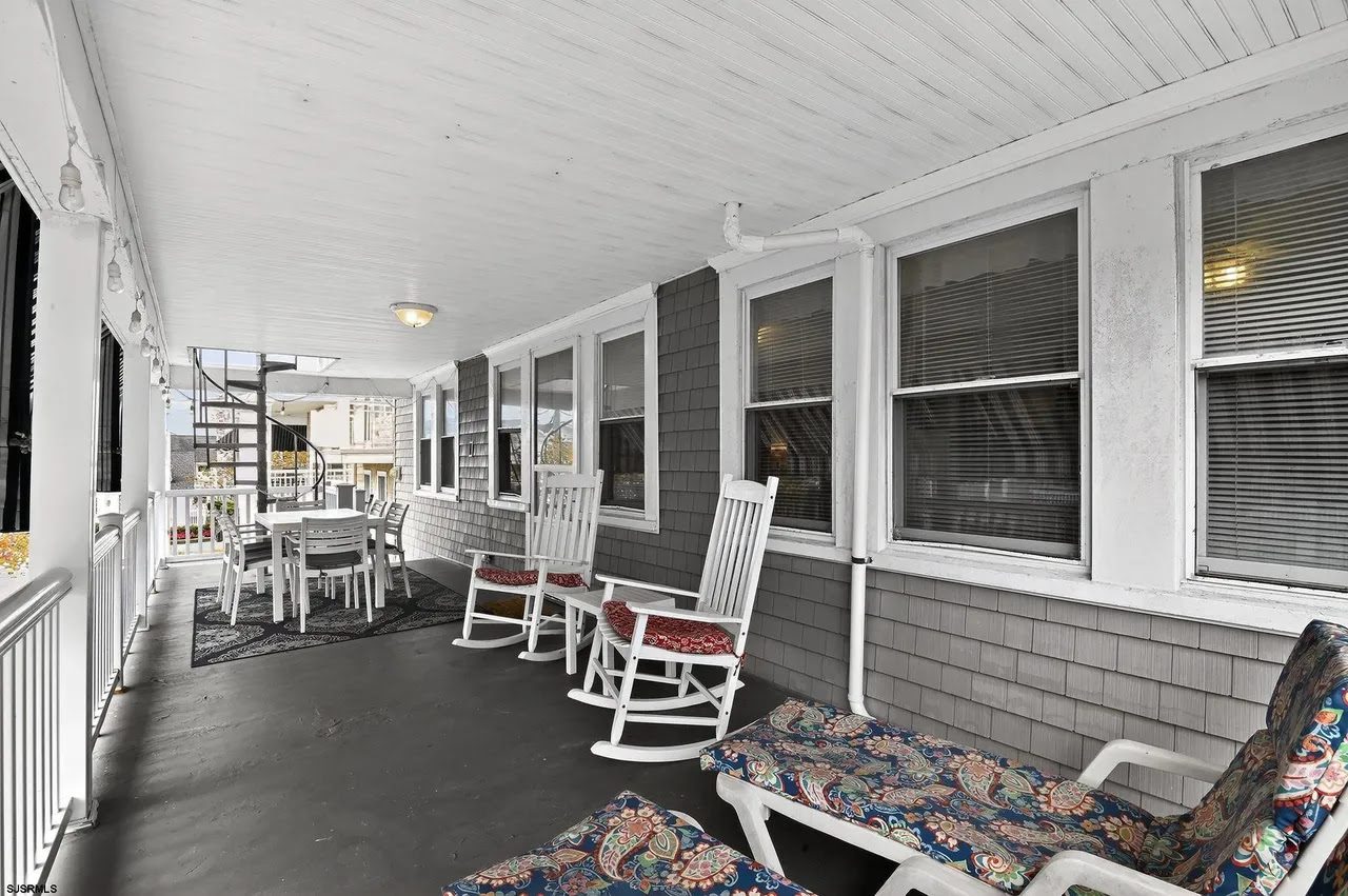 Corinthian Salt, Porch
