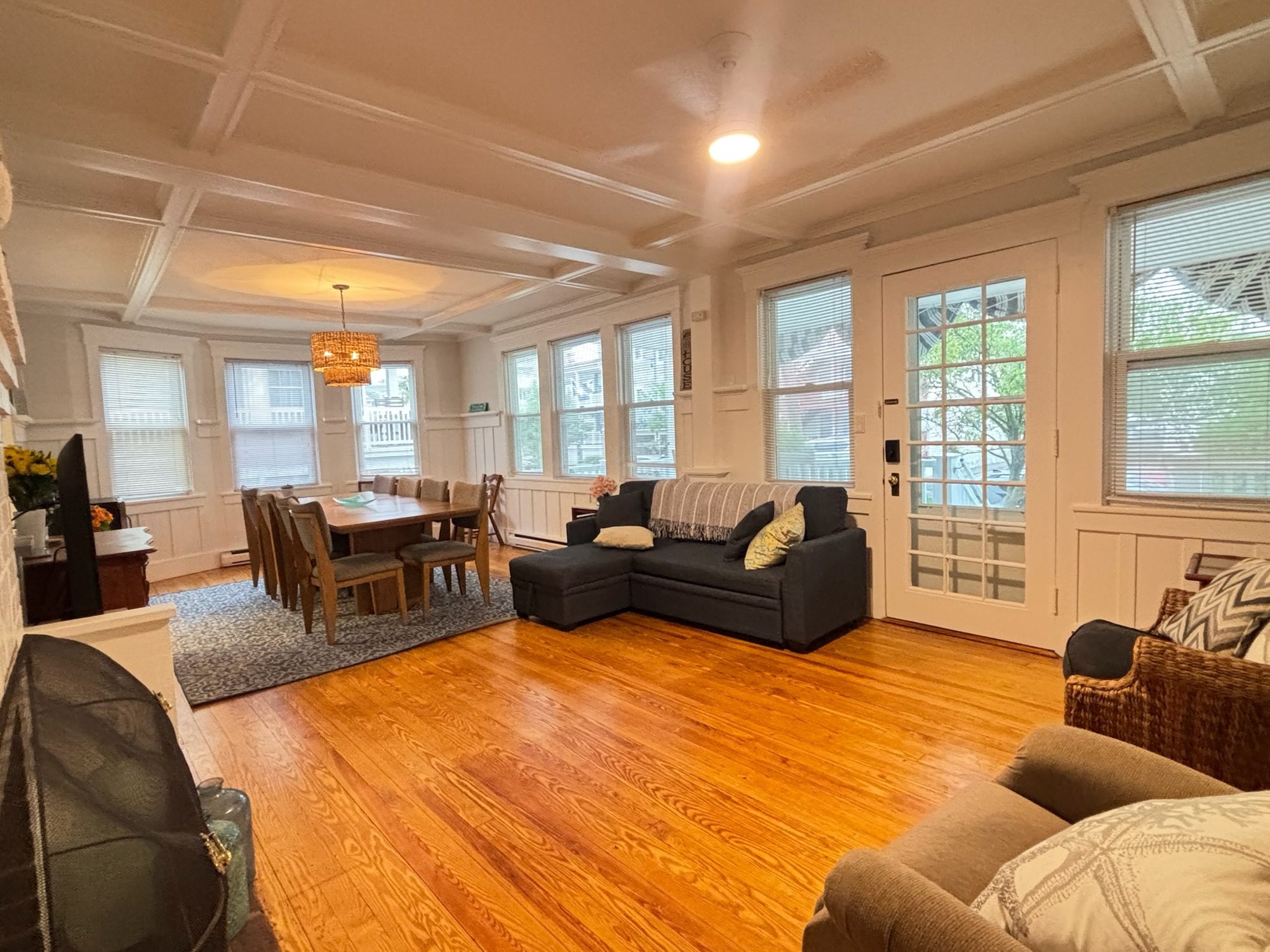 Corinthian Sand, Living Room