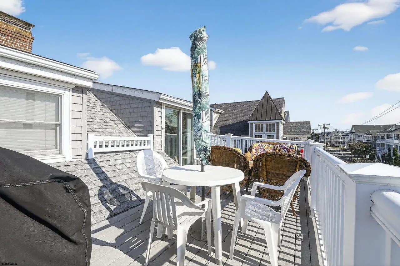 Corinthian Sea, Roof Deck