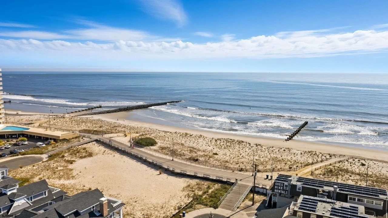 Corinthian Sand, Location
