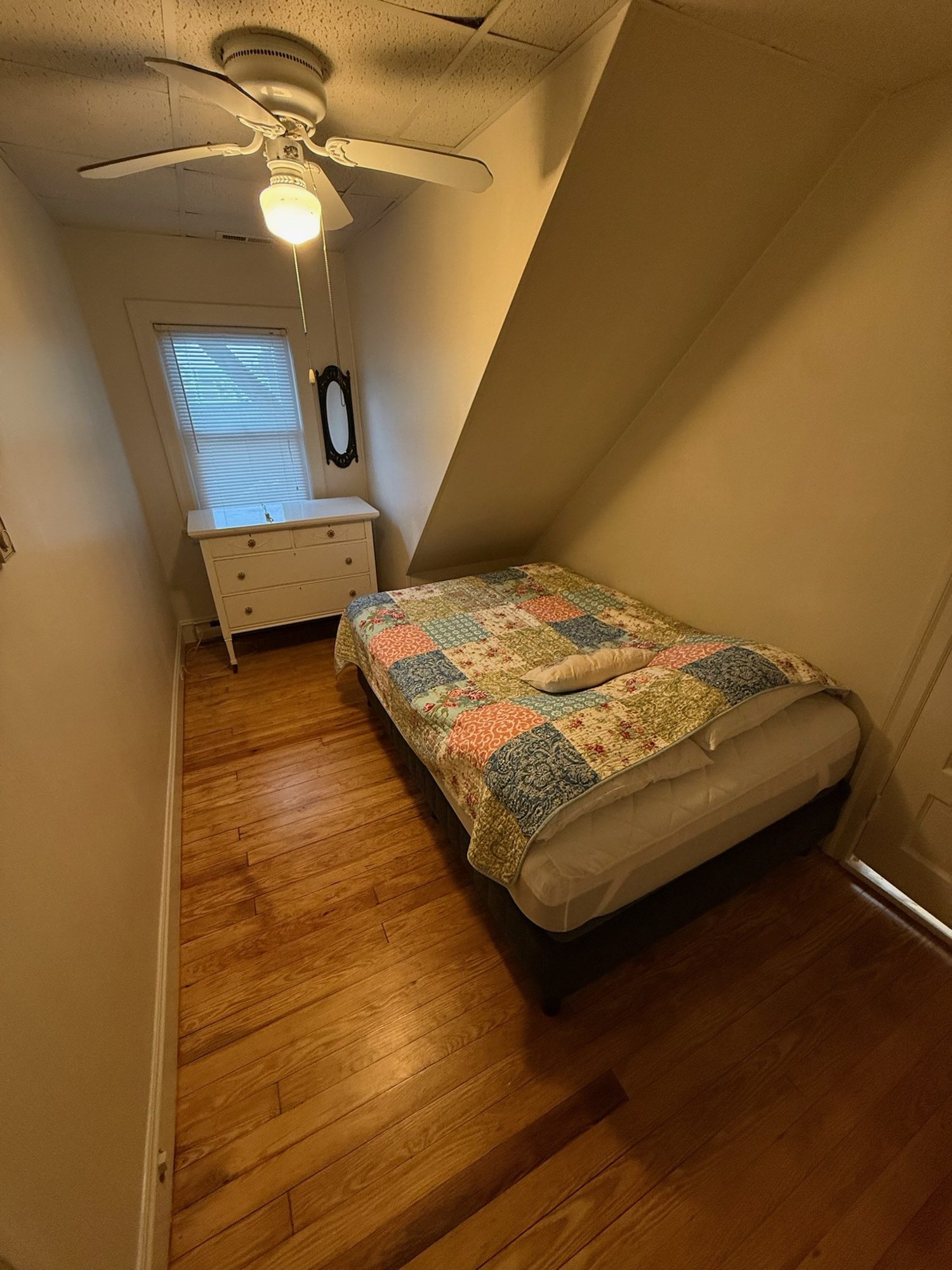 Corinthian Salt, Bedroom 3