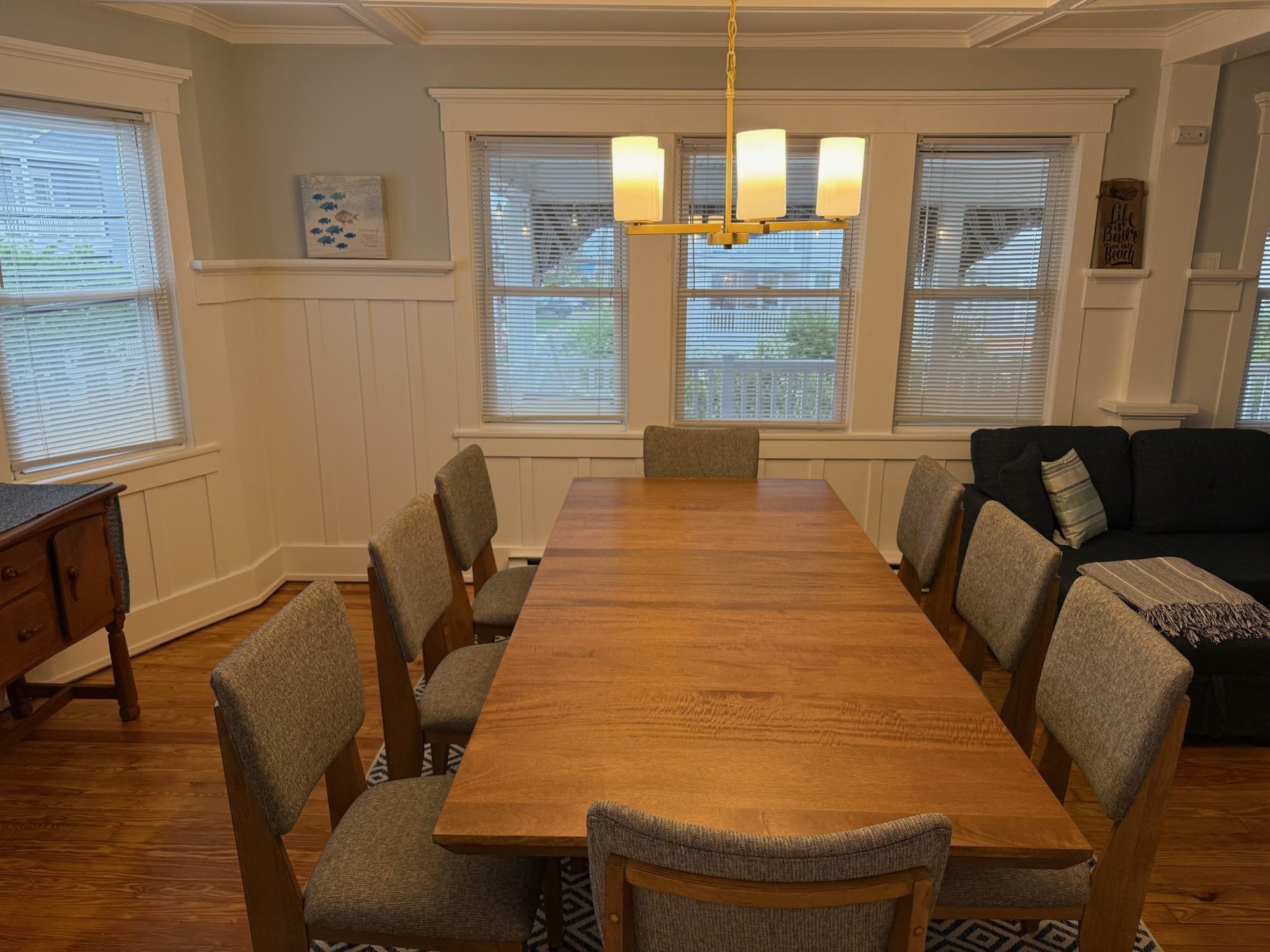 Corinthian Salt, Dining room